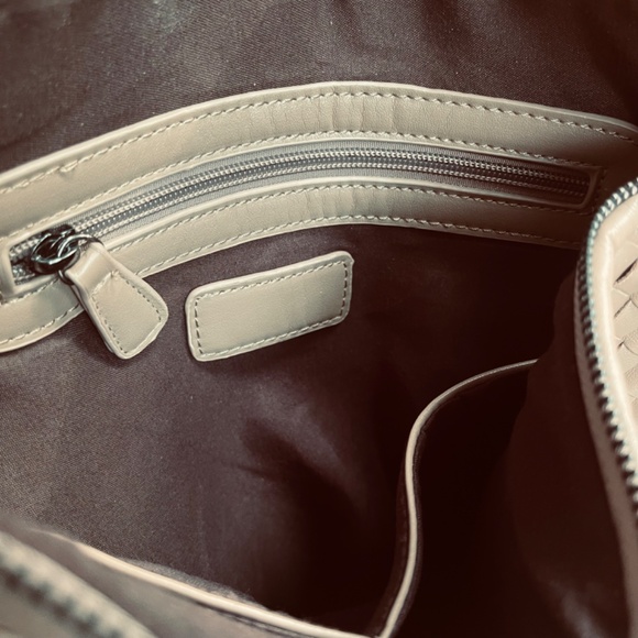 Elegant Cream Woven Shoulder Bag - Picture 6 of 7